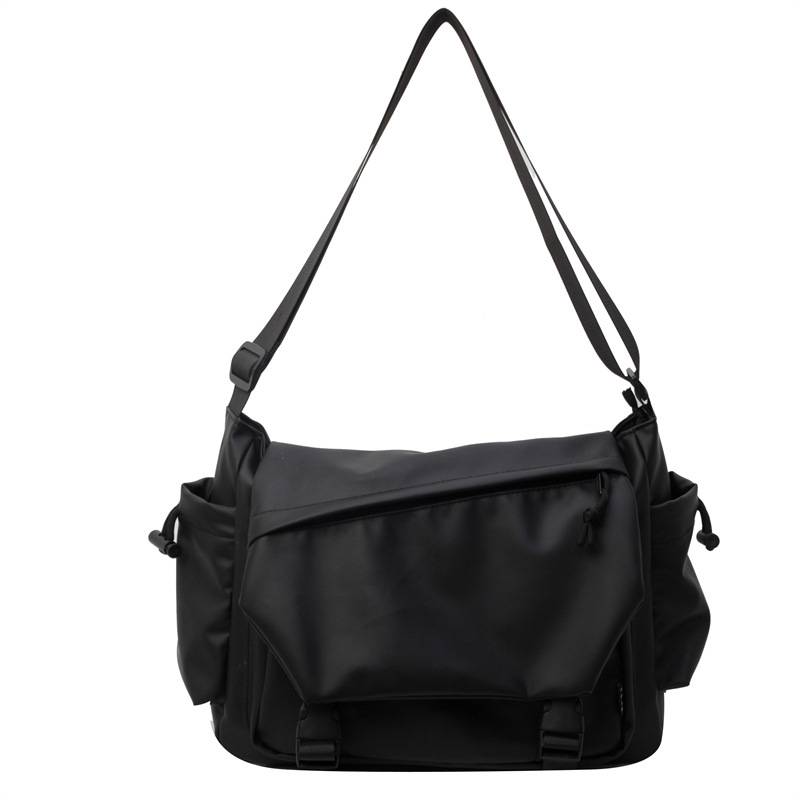 Tyylikäs ja Tilava Olkalaukku – Vedenkestävä ja Käytännöllinen Valinta